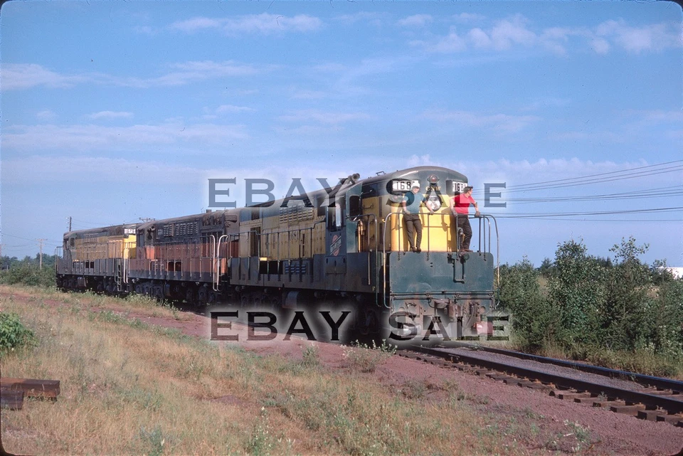 西北 C&NW - MILW Fairbanks H16-66 "Baby TM's" Escanaba - orig Kodachrome — 第 1/1 张图片