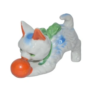 Estatuilla de gato de cerámica vintage gatito bola naranja y arco verde gatito japonés - Imagen 1 de 11