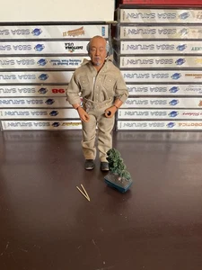 Figura de acción Karate Kid 8” pulgadas serie retro vestida Mr. Miyagi Neca COMPLETA - Imagen 1 de 9