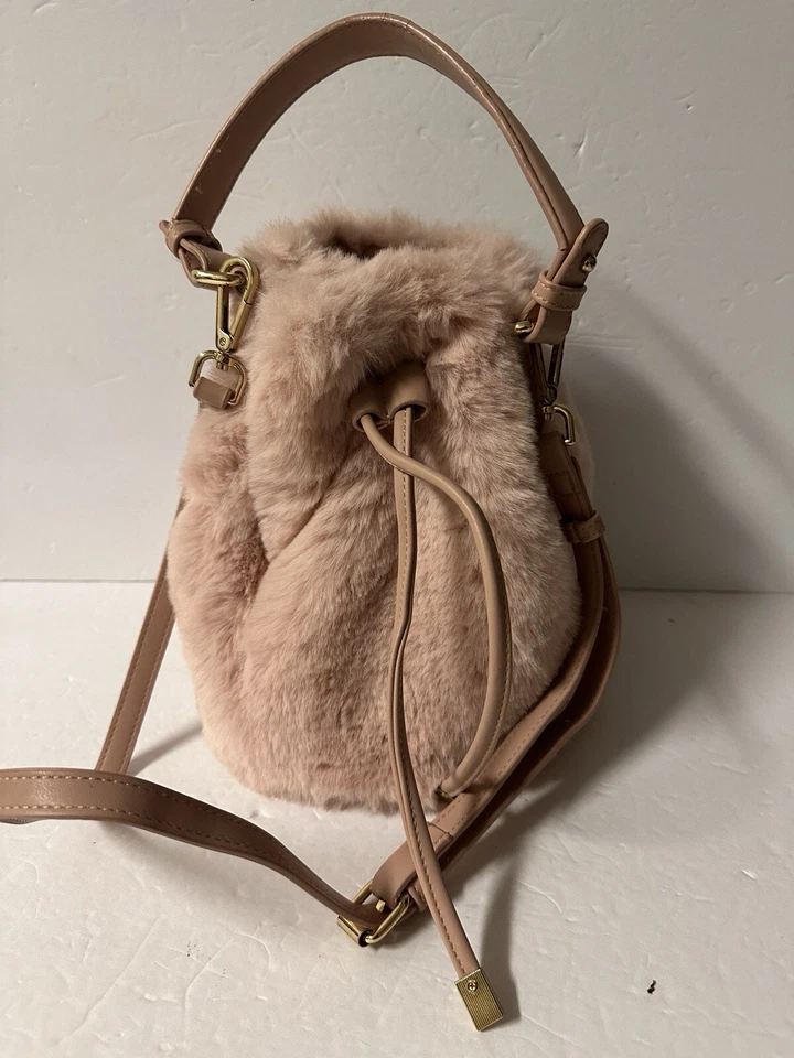 BOLSO BANDOLERA CONVERTIBLE DE PIEL SINTÉTICA ROSA NIVEL CALLE Foto 1 de 4