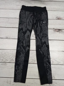 NIKE Woman’s essential tight fit black/gray legging, crop length, SZ XS, G5 - Picture 1 of 8