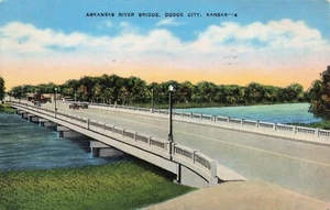 Arkansas River Bridge, Dodge City, Kansas PC vintage pubblicato 1944 - Foto 1 di 2