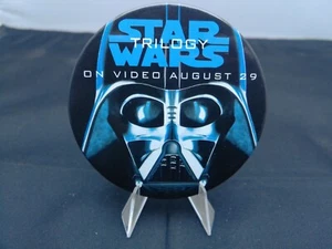 1995 STAR WARS TRILOGY VHS release promo button pin pinback round DARTH VADER - Picture 1 of 3