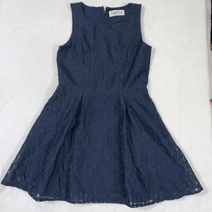 Abercrombie Kids Kleid marineblau hübsche Stickerei durchsichtig Überzug Mädchen Gr. 15-16 gebraucht, in einwandfreiem Zustand - Bild 1 von 12