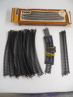 Vintage Tyco HO Scale Electric Train Track Lot Curved Straight Power Terminal Bo - Image 1 of 2