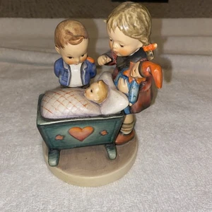 Vintage Hummel #333 Blessed Event 5,25" Figur TMK4 Junge, Mädchen, Baby & Puppe EVC - Bild 1 von 9