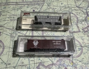 Atlas N Scale D&H Delaware and Hudson Freight Hopper And Box Car Set - Picture 1 of 4
