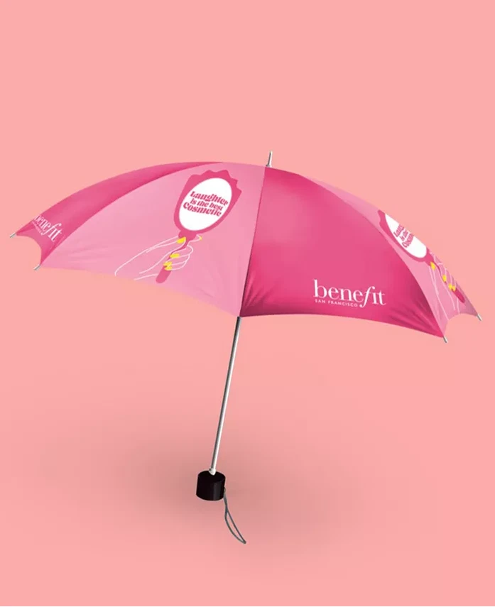 Paraguas rosa Benefit Cosmetics - La risa es el mejor cosmético Foto 1 de 1