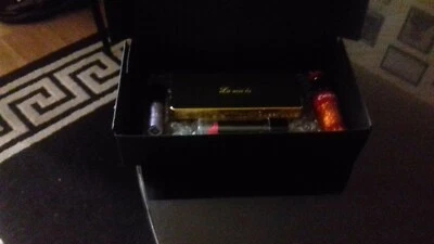 Luxurious eye shadow & eye linerror gift sets. - Image 1 of 4