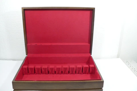 1 Vtg Mc Graw Silverware Walnut Wood Storage Chest Case w/ red felt interior Cover