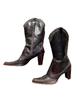 Botas vaqueras Stuart Weitzman de cuero marrón cocodrilo en relieve para mujer talla 6,5 Foto 1 de 4