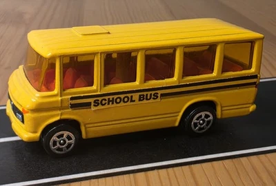 CORGI JUNIORS 🏁 COCHE FUNDIDO A PRESIÓN ESCALA 1/64 🚗 AUTOBÚS ESCOLAR AMARILLO MERCEDES-BENZ 🚨VTG Foto 1 de 4