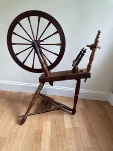 Antikes koloniales Spinnrad - primitives Dekor, rustikaler Bauernhaus-Charme - Bild 1 von 5