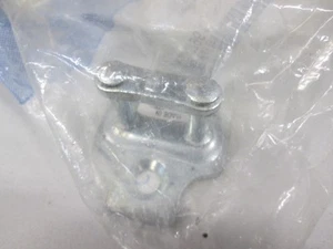 2004-2011 GM NOS 25767961 Rear Door Striker T-26G - Bild 1 von 4