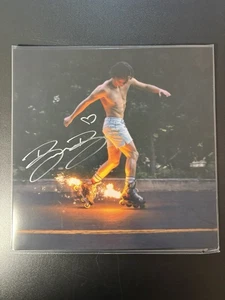 Benson Boone vinile autografato "Fireworks & Rollerblades" Beckett Coa raro - Foto 1 di 19