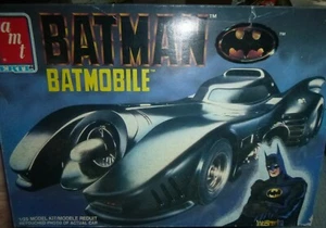 AMT 6877 BATMOBILE BATMAN 1989 KIT Model Car Mountain 1/25 McM NIOB SI - Picture 1 of 3