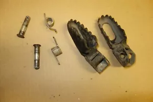 Juego de clavijas de reposapiés de conductor Yamaha TDR50 TDR 50 50 3FY - Imagen 1 de 5