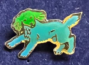 COCKER SPANIEL BLUE/GREEN ENAMEL PIN BADGE - Picture 1 of 3
