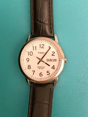 Orologio al quarzo Timex Indiglo tono argento da uomo funzione data... - Immagine 1 di 4