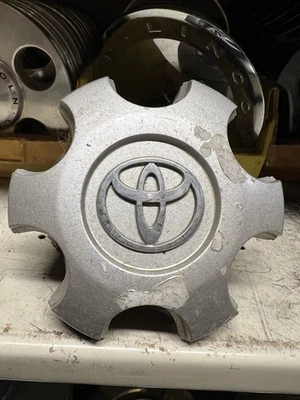 05 06 07 08 09 10 11 12 13 14 15 TOYOTA TACOMA OEM 6 lug Center Cap 42603-ad060 Foto 1 de 4