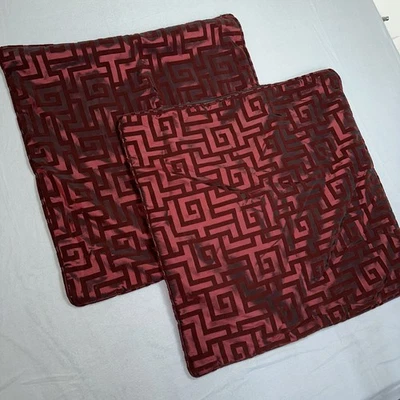 2- FUNDA ALMOHADA TERCIOPELO CORTE GEOMÉTRICO LLAVE GRIEGA DE ALTA COSTURA 22x22 Usada en Excelente Condición Foto 1 de 4