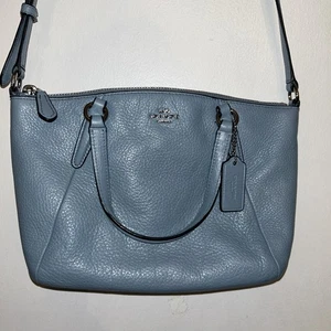 Borsa Coach Mini Kelsey grigio azzurro chiaro tracolla e doppio manico F57563 - Foto 1 di 21