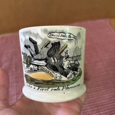 Taza infantil de mediados del siglo XIX “Bajo un médico de primera clase”, con ilustración divertida Foto 1 de 4