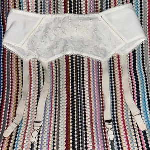 Vintage 70’s NOS White Lace Embroidered Garter Belt Metal Clips sz 26 Pin Up - Bild 1 von 7