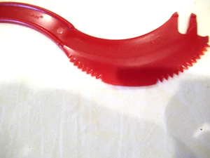 Tupperware red Sli-saw-all lettuce cutter - Picture 1 of 6