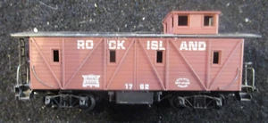 HO Scale Rock Island Outside Braced Wood Caboose #1762 by Roundhouse (W40) - Picture 1 of 3