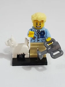 Lego CMF Dog Show Winner 71013 Minifigur Serie 16 mit Grundplatte - Bild 1 von 5