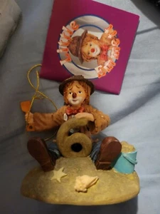 KLEINE EMMETT FLAMBRO 6. GEBURTSTAG CLOWNFIGUR NEU IM VERKARTON - Bild 1 von 2
