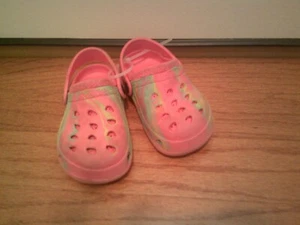 Toddlers Girls Clogs 8 - Picture 1 of 4