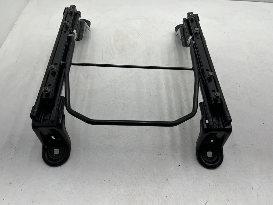 Cuadro asiento delantero izquierdo Nissan NV 2500 2012-2019 riel de oruga OEM. Foto 1 de 4