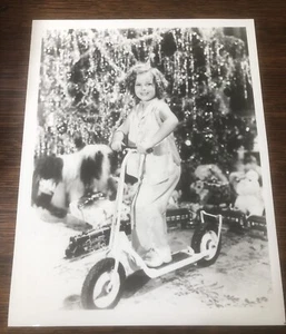 Young SHIRLEY TEMPLE - Fotografía brillante en blanco y negro - 8" x 10" - Imagen 1 de 3