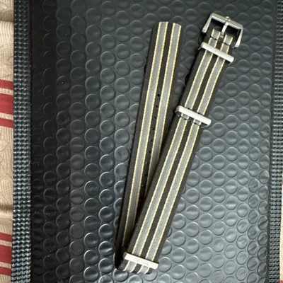 Correa OMEGA Genuina NTTD 007 Bond NATO 20mm Titanio Foto 1 de 4