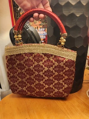 India Tapestry Handmade 8.5x7 roomy ziptop Handbag gold burgundy - Image 1 of 4