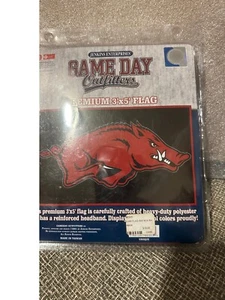 Outfitters 3 'por 5' Arkansas Razorback Flag 2004 con fecha premium sellada - Imagen 1 de 2