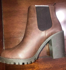 Marco Republic Geneva Brown high heeled slip-on Boots Womens Size 7 NEW in BOX - Picture 1 of 6