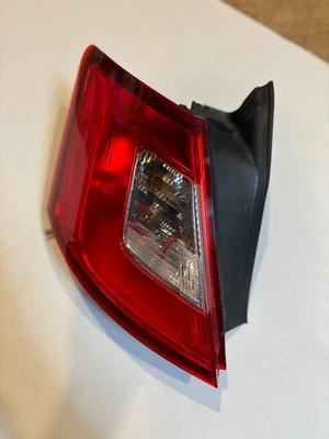 Luz trasera Ford Taurus SE 2010 lado izquierdo del conductor se adapta a 2010-2012 Foto 1 de 4