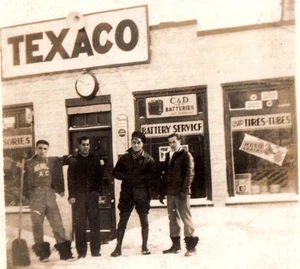 Gasolinera Texaco vintage con reloj fotografía años 40 - Imagen 1 de 3