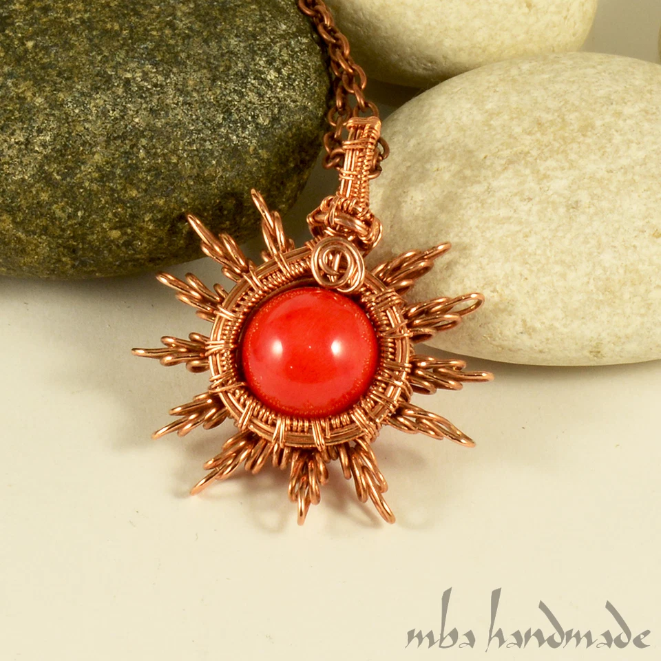Colgante estrella cristal coral rojo alambre de cobre envuelto hecho a mano joyería artesanal Foto 1 de 4