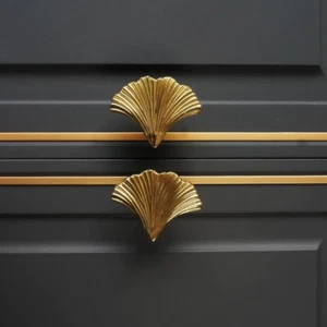 Tiradores de gabinete de latón liso de hoja de ginkgo - individuales o un par - Imagen 1 de 4