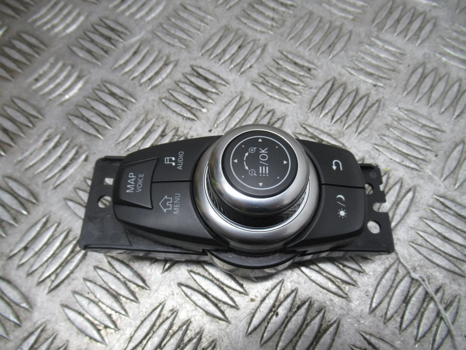 2017 INFINITI Q30 MEDIA CONTROL PANEL  21E0656 REF21178 - Image 1 of 4