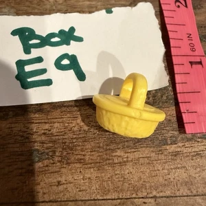 Barbie Cesta Amarilla Mattel 2020 Mini Muñeca Juguete Accesorio Pascua E9 - Imagen 1 de 2