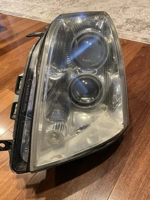 Conjunto de faros laterales izquierdos para conductor Cadillac STS 2005-2011 FABRICANTE DE EQUIPOS ORIGINALES Foto 1 de 4