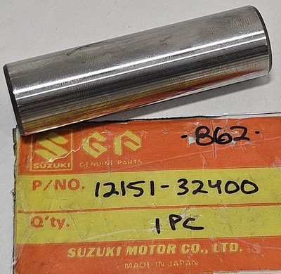 1 pieza de pasador de pistón de muñeca genuino Suzuki TS400 DT50 SP370 NUEVO OEM 12151-32400 Foto 1 de 2