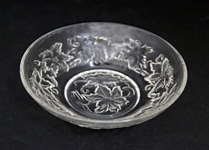 Princess House Fantasia Poinsettia 5-1/2" Small Fruit Dessert Bowl. Discontinued - Picture 1 of 3