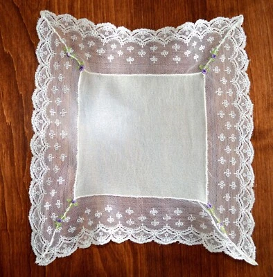 ANTIGUO PAÑUELO 1900-1920 ANTIGUO MARFIL ENCAJE SEDA CREPÉ BORDADO BEBÉ VIOLETAS  Foto 1 de 3