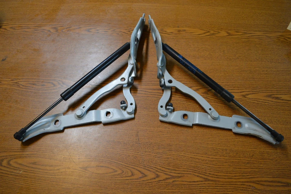 BMW 328i 335i 2007-2008, 330i 2006 par de bisagras maletero izquierdo y derecho  Foto 1 de 1